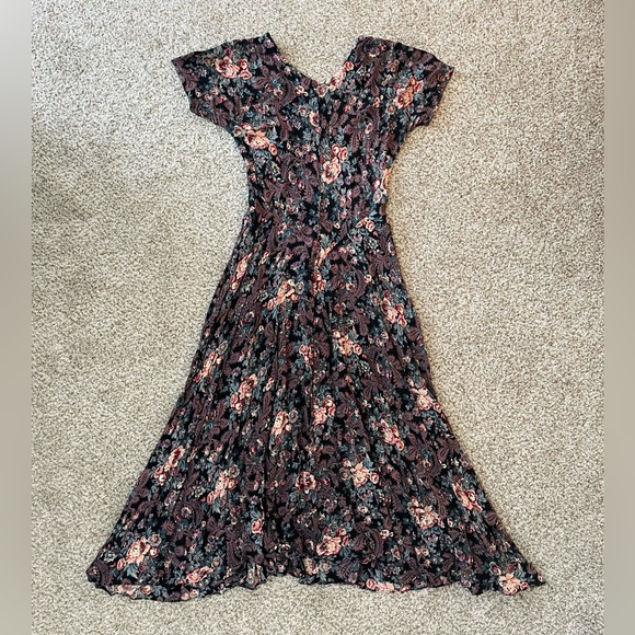 “Winter” Floral Dress - Picture 7 of 13